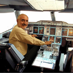 Enrique al A380 cockpit.jpg